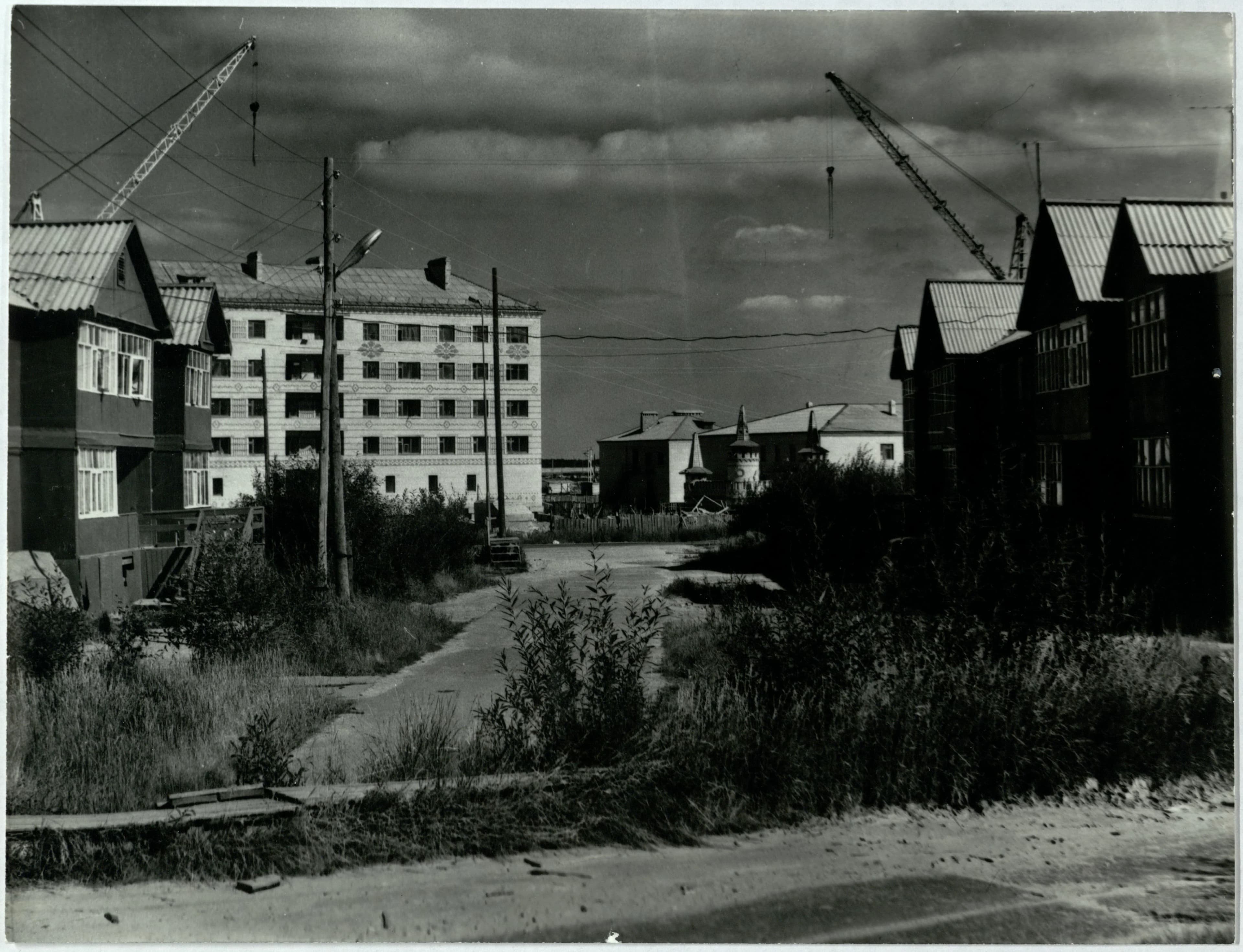 Жилой микрорайон г. Салехарда в районе ул. Подшибякина. Фрагмент. 1985 г.