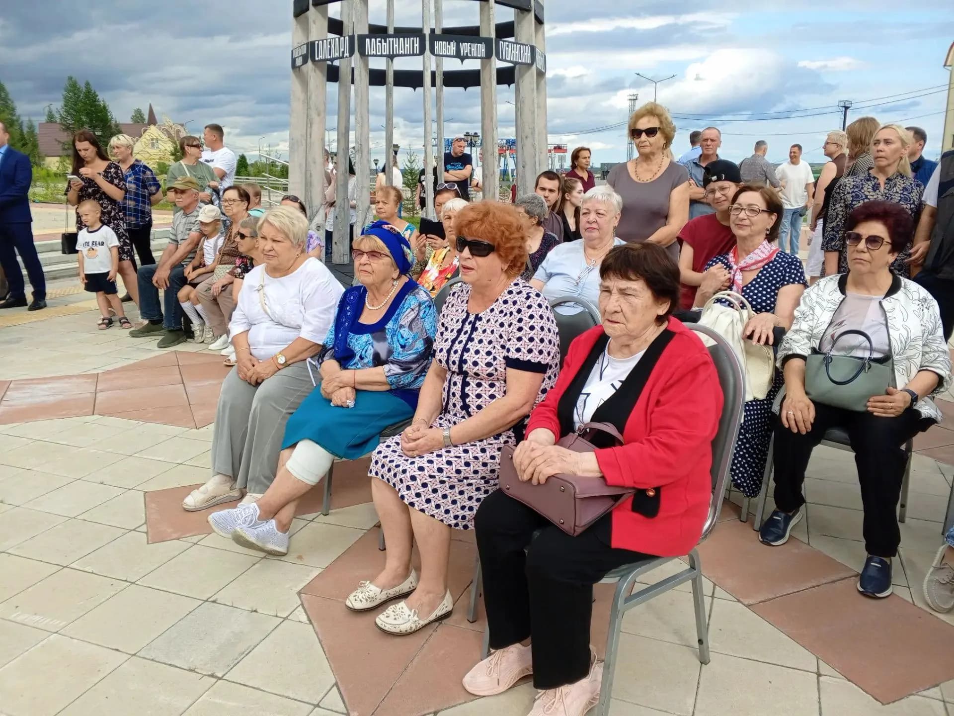 Елена Кривенцева на празднике с подругами