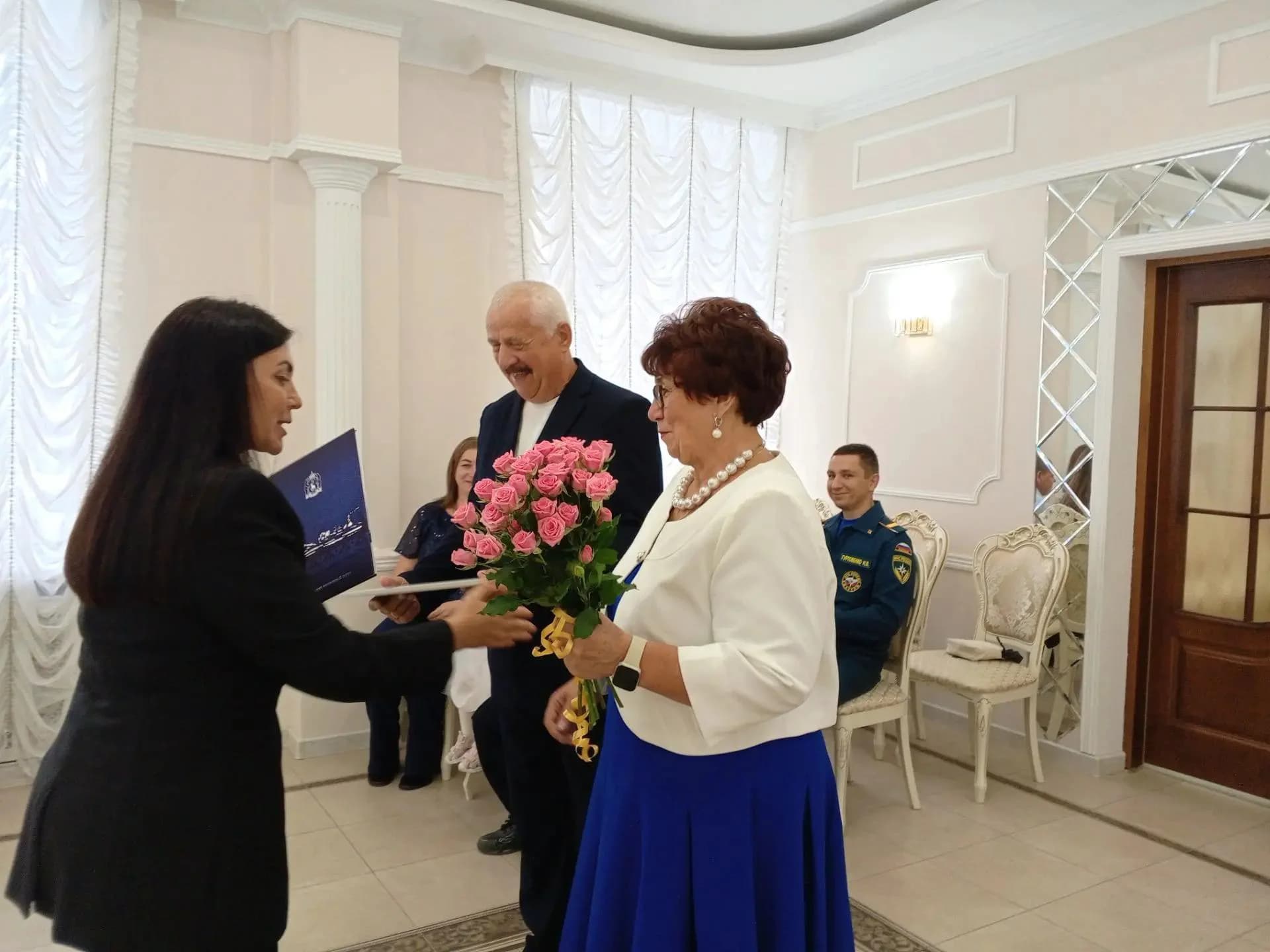 Глава Приуралья поздравляет семью Егоровых
