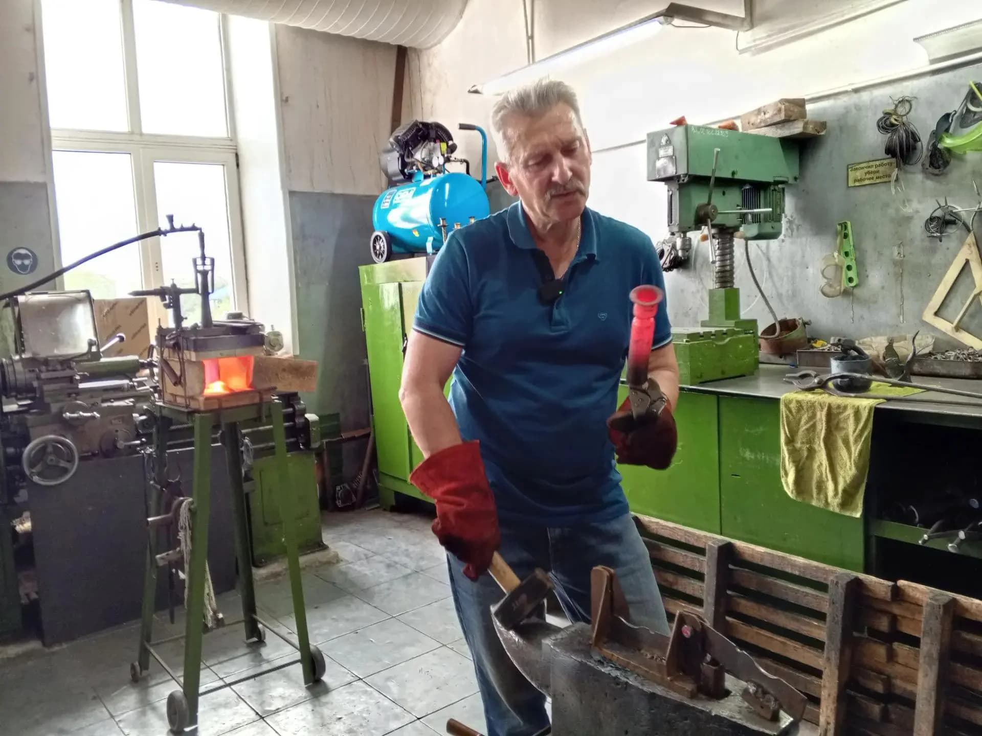 Сергей Хрыков за работой