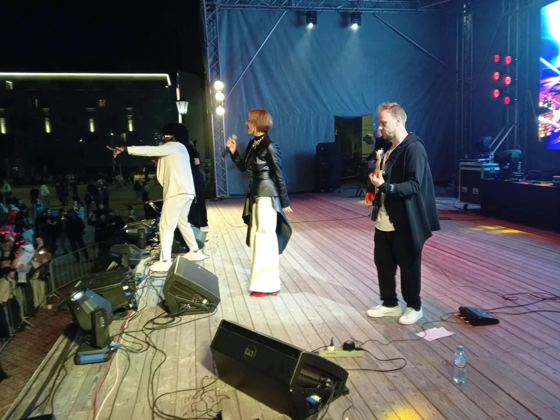 лаззи сцена.jpg