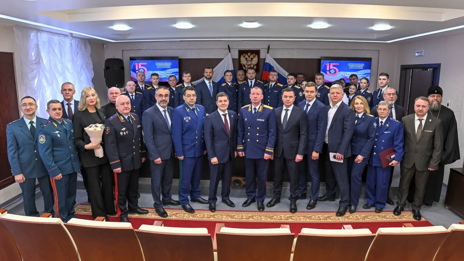 Глава ЯНАО наградил следователя по особо важным делам Приуральского района
