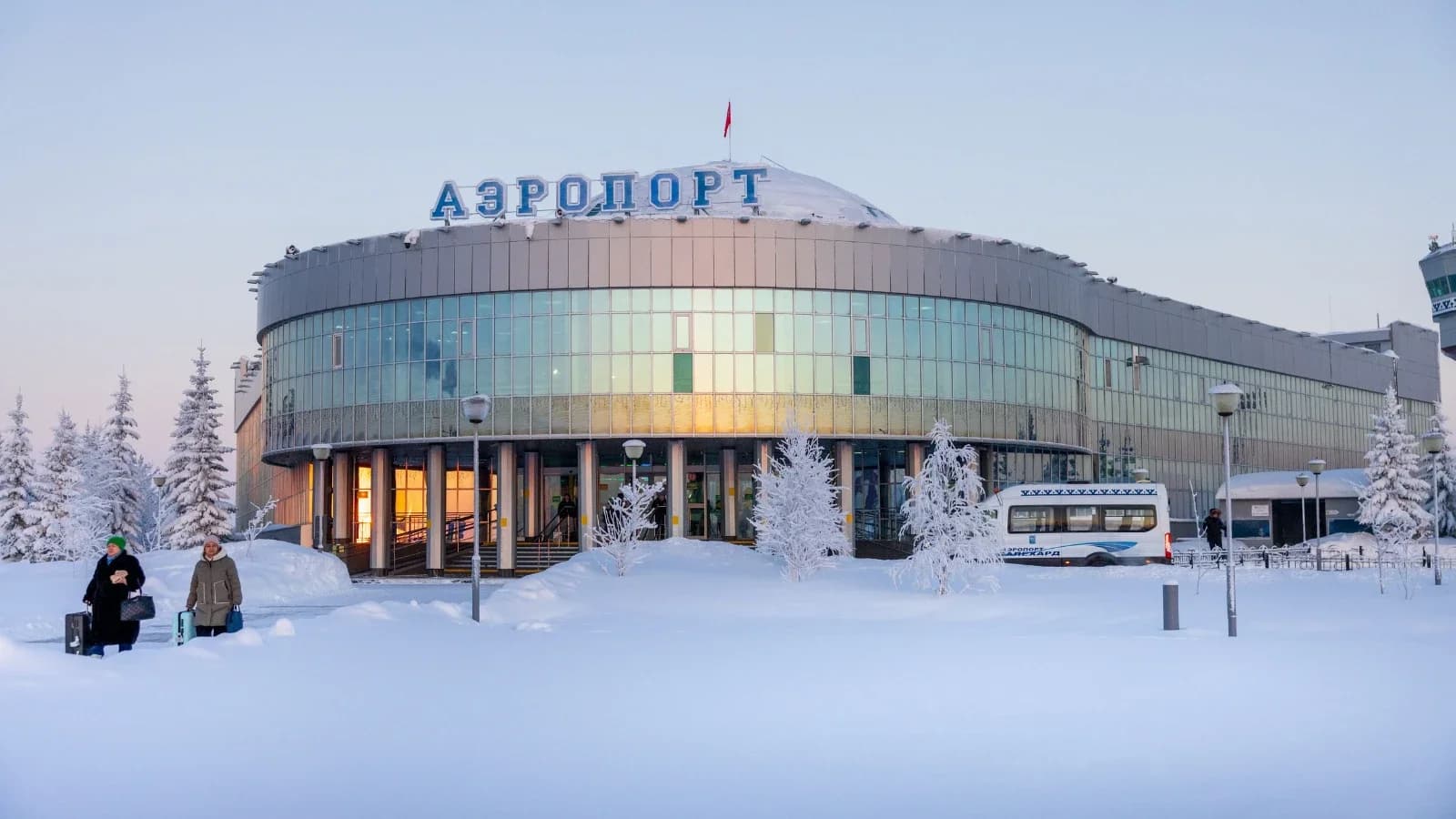 В ЯНАО подешевели поездки в ОАЭ и на Черное море