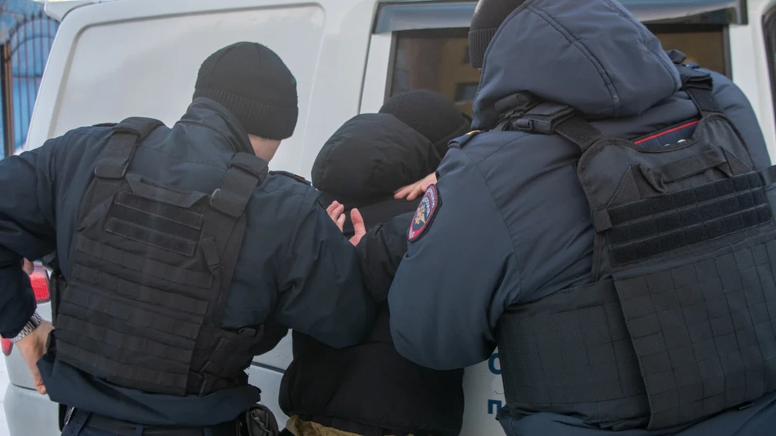 В Лабытнанги полицейские задержали приезжего с крупной партией запрещенного вещества