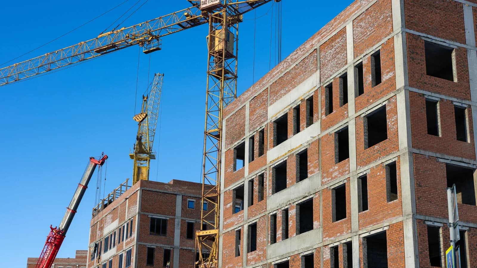 Полицейские Лабытнанги нашли нелегальных мигрантов на городской стройке