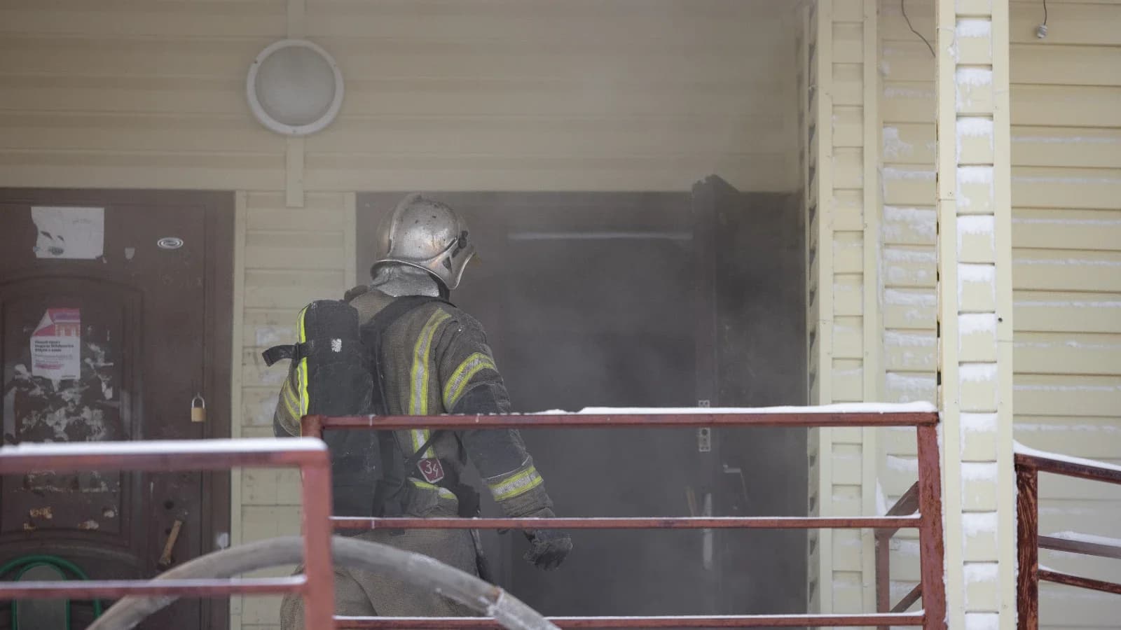 В Лабытнанги произошел пожар в многоквартирном доме