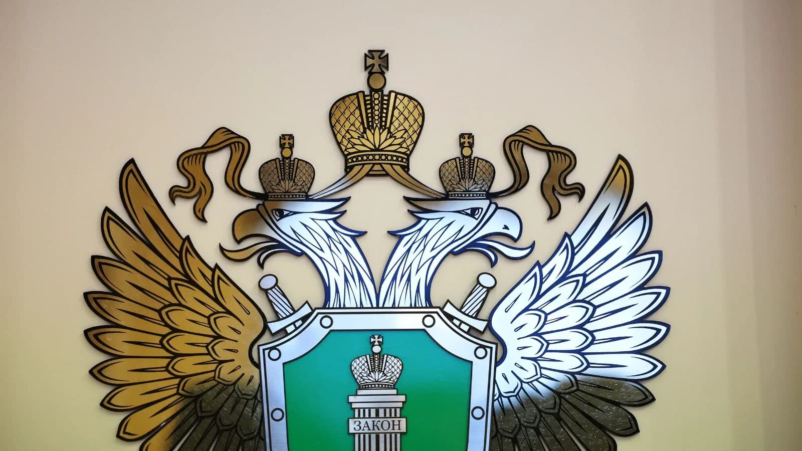 Жители Лабытнанги добились ремонта подъездов через прокуратуру