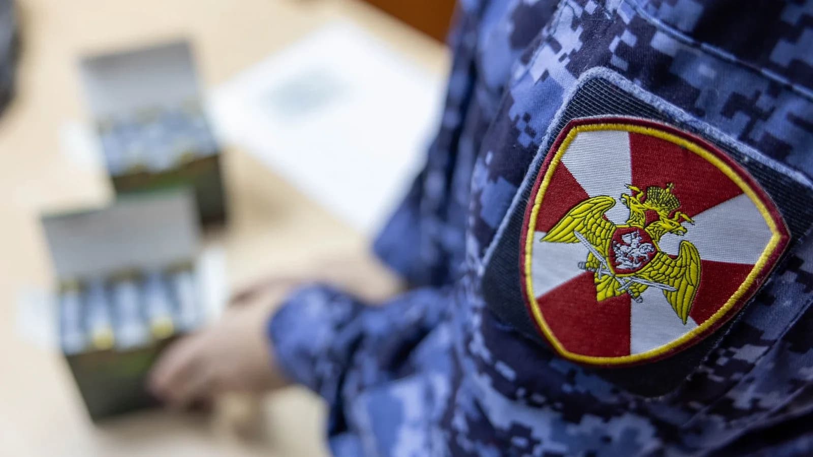 Глава ЯНАО Артюхов поздравил росгвардейцев округа