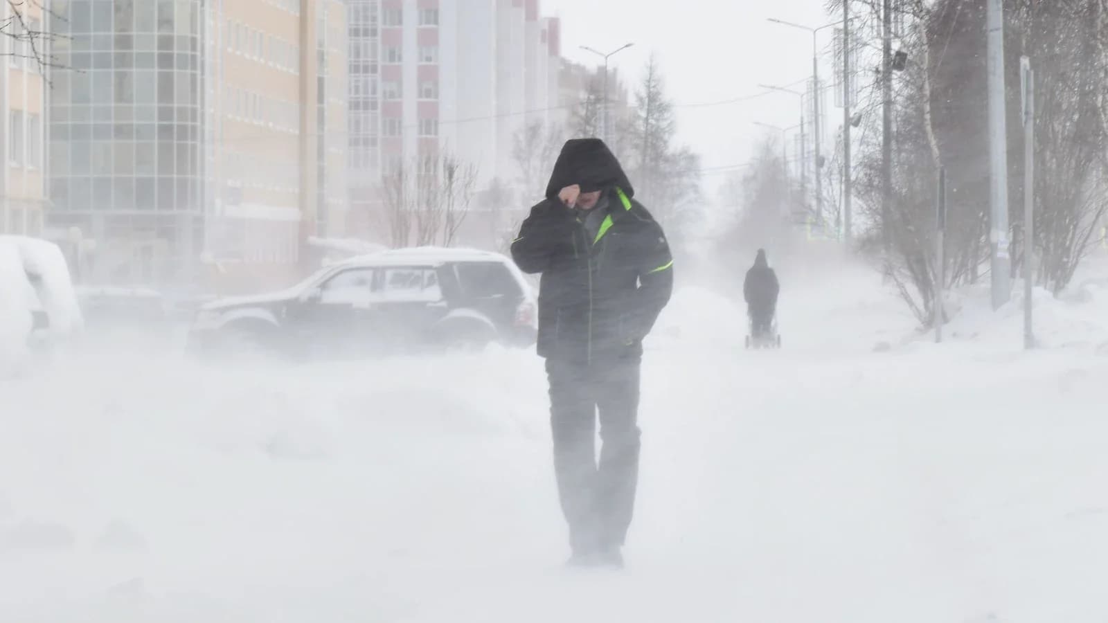 МЧС продлило предупреждение о сильном ветре на Ямале