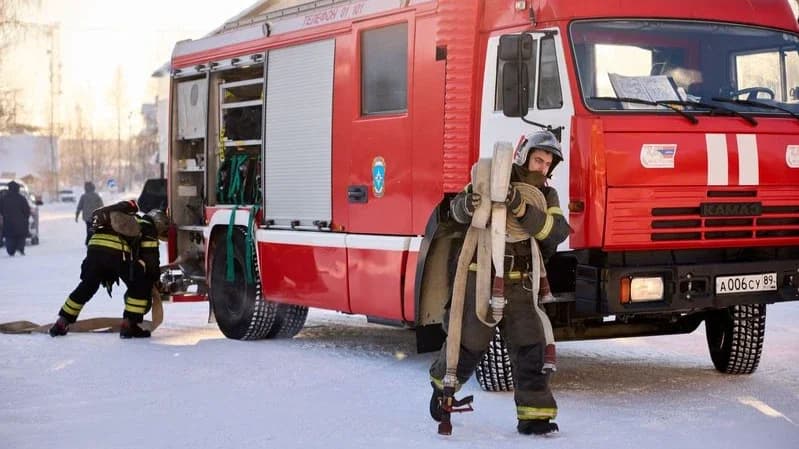 В Лабытнанги почтили память героев-огнеборцев и приняли поздравления от главы района
