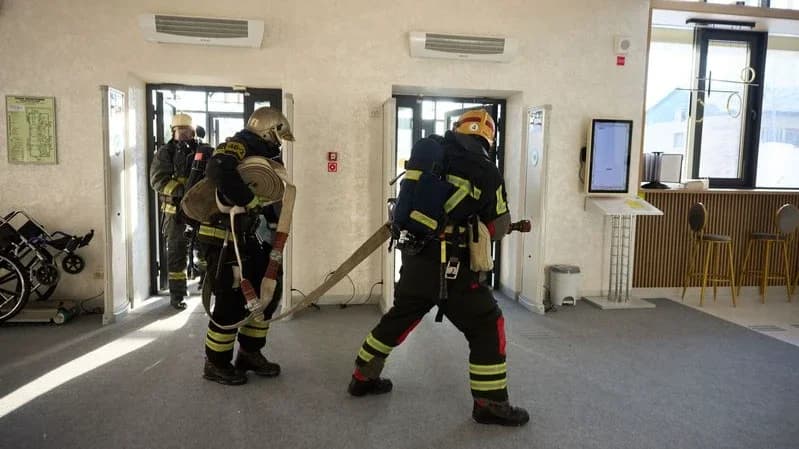 В Лабытнанги ликвидировали условный пожар в бассейне