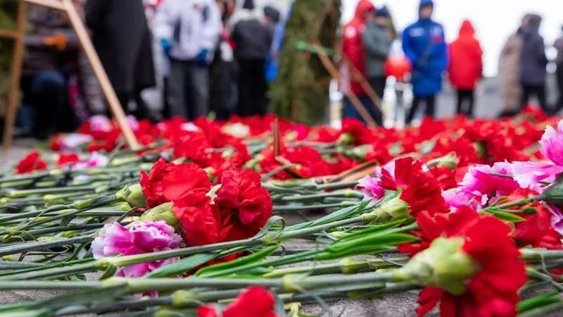 Юные приуральцы в преддверии Дня Победы почтили память героев