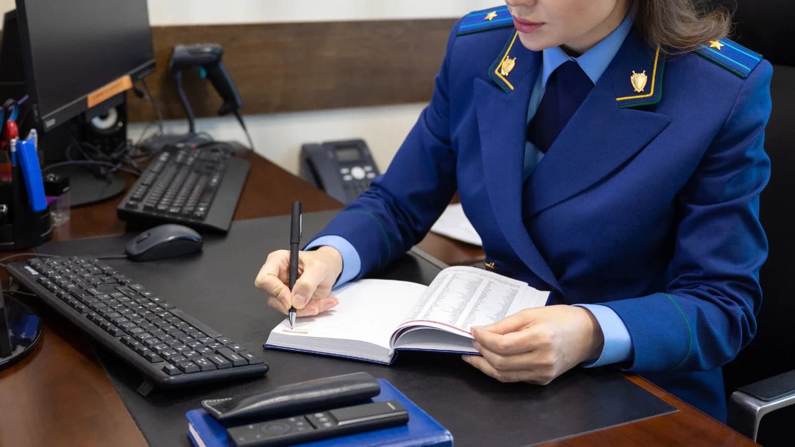 В Лабытнанги прокуратура заставила УК починить протекающую крышу
