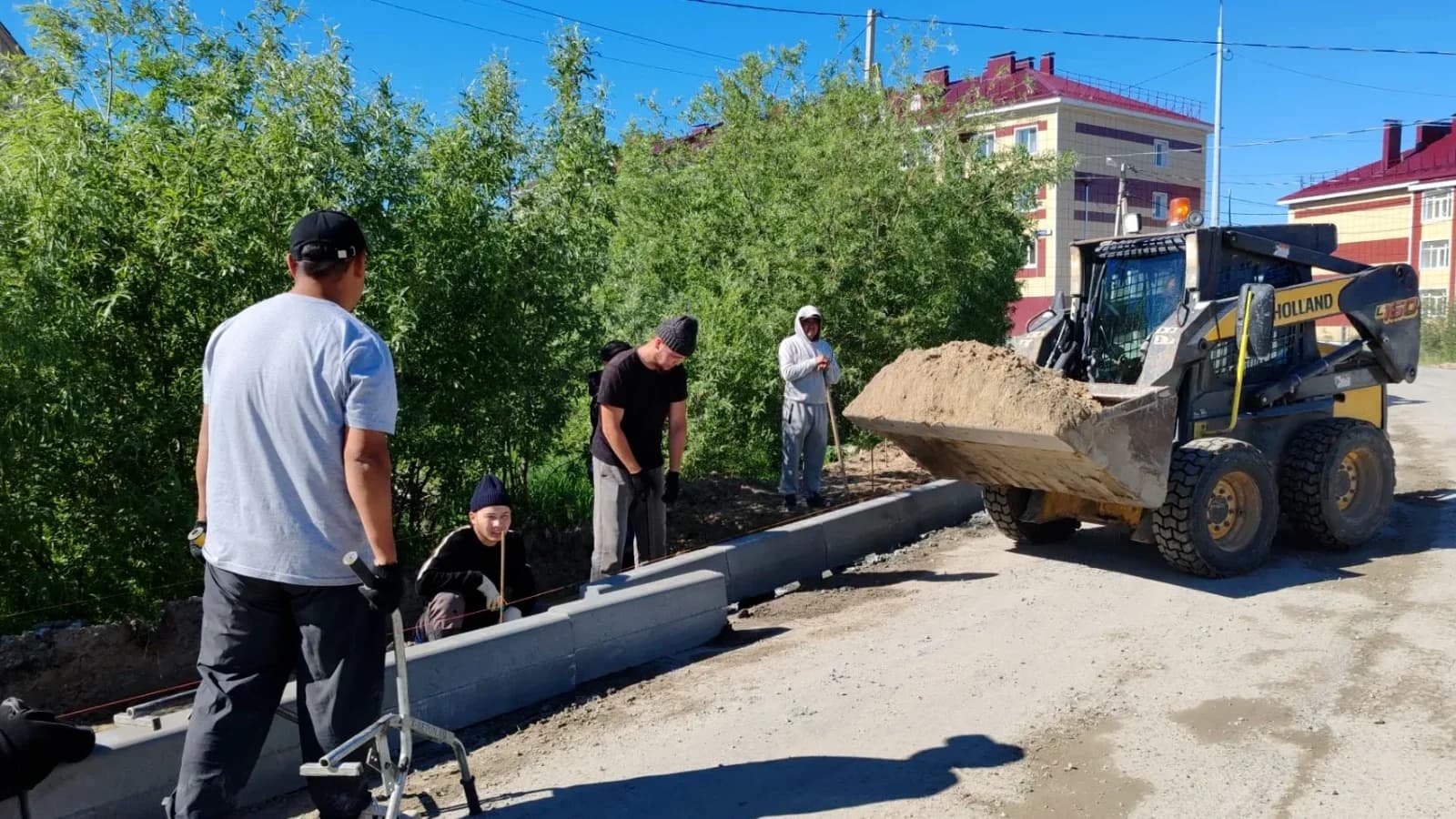 В Аксарке ограничили движение из-за ремонта дорог