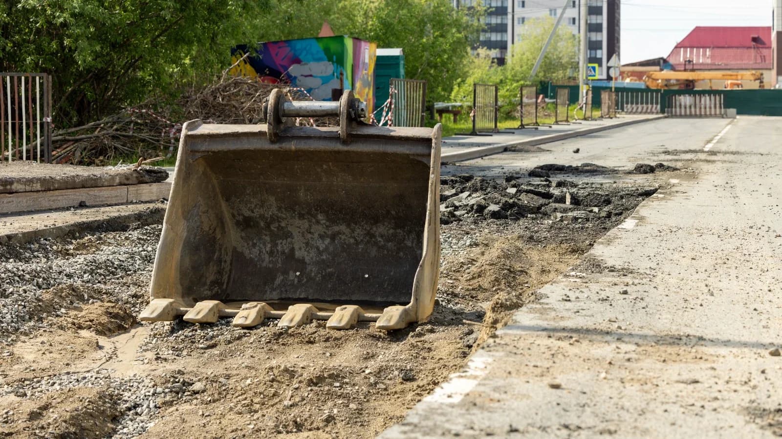 В Катравоже приступили к обновлению дорожного покрытия