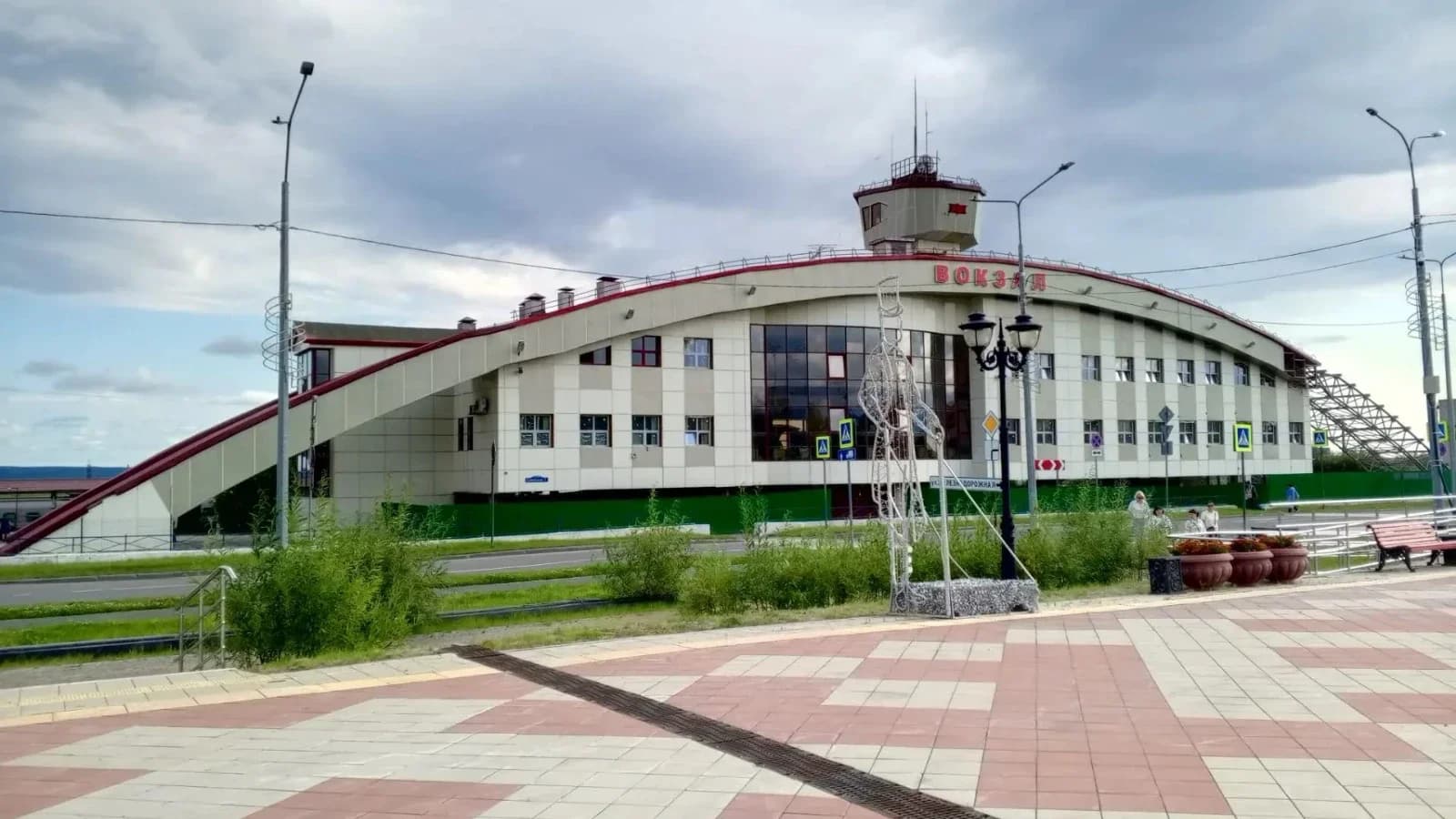 В ритме стальных дорог: ветераны Северной железной дороги встретились на празднике в Лабытнанги