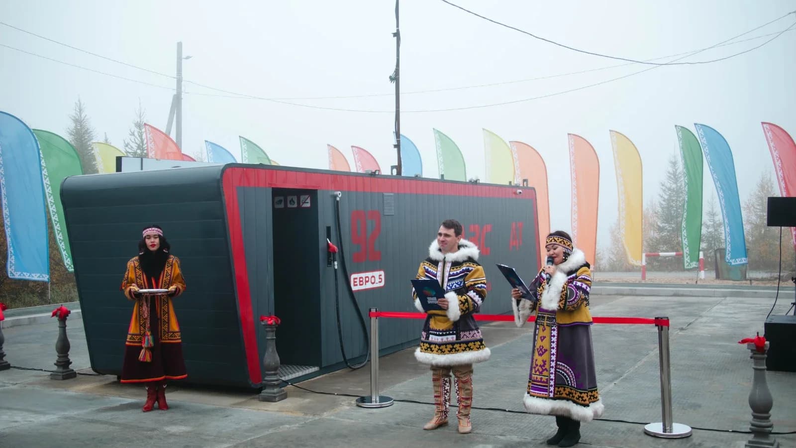 В Аксарке торжественно открыли новую АЗС